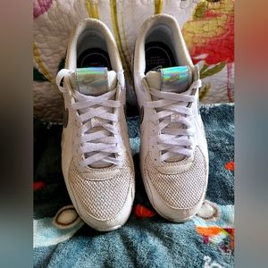 NIKE women's 9, all white with hologram swoosh